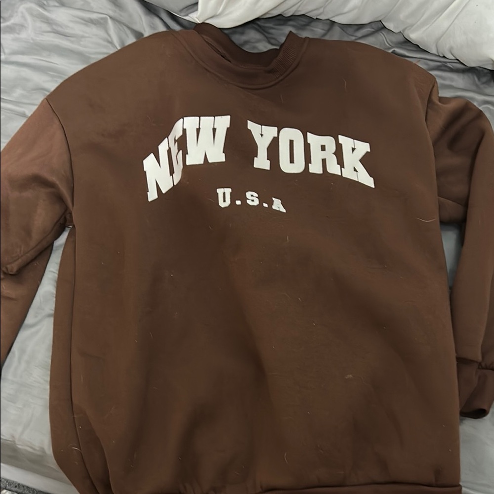 SHEIN Brown Crewneck Sweater with New York Print